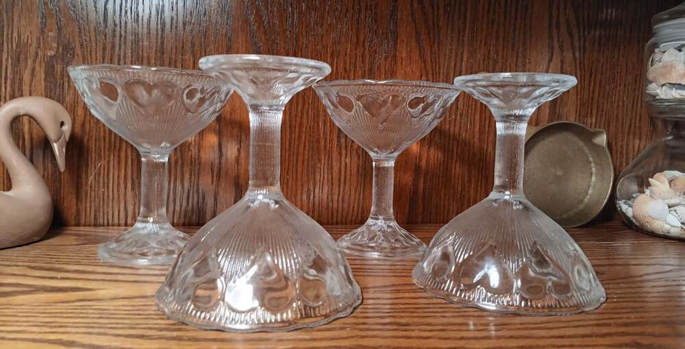 Williams Sonoma Heart Embossed Clear Compote Martini Glasses Dessert Cups Set 4